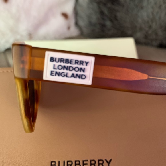 BURBERRY Sunglasses New - Picture 7 of 9